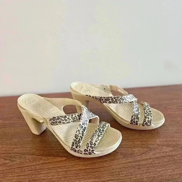Crocs Women’s Leopard Print Lightweight Comfortable Open Toe Heels Size 10 - Picture 3 of 13